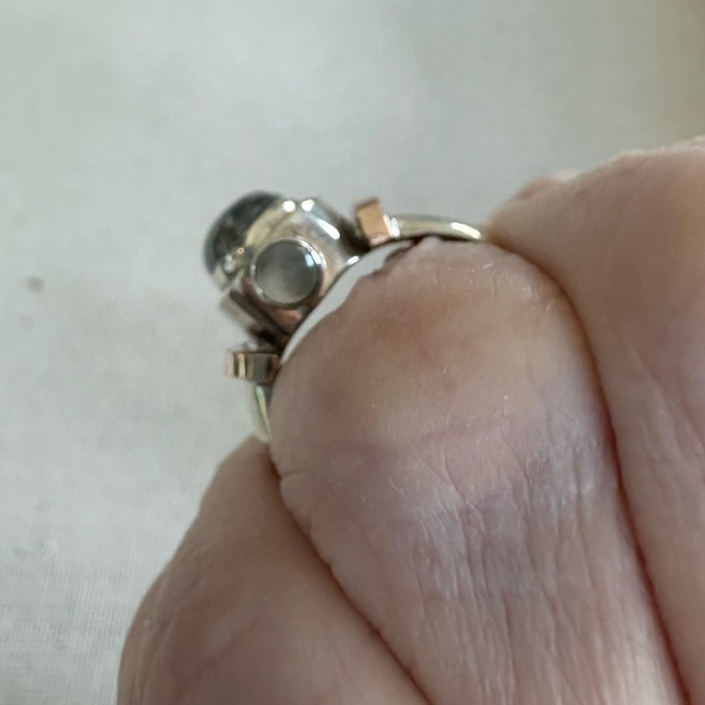 Sterling Silver and Gold Tone Labradorite Cabochon Ring - Picture 4 of 10